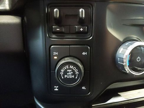Used 2023 Ford F250 Lariat w/ Lariat Ultimate Package AWD/4WD image 27