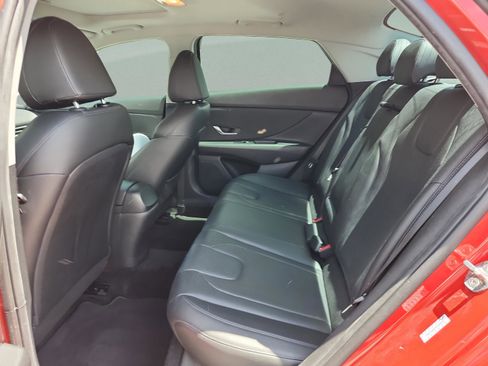 Certified 2021 Hyundai Elantra Limited FWD image 17