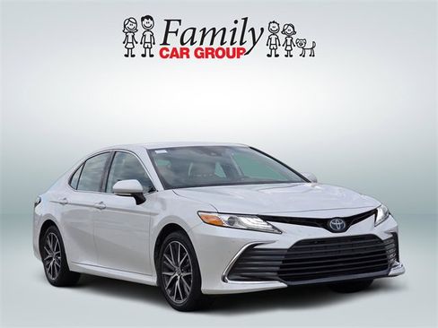 Used 2023 Toyota Camry XLE image 2