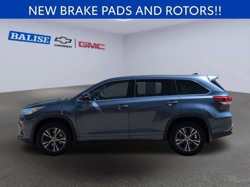 Used 2017 Toyota Highlander Plus AWD/4WD image 7