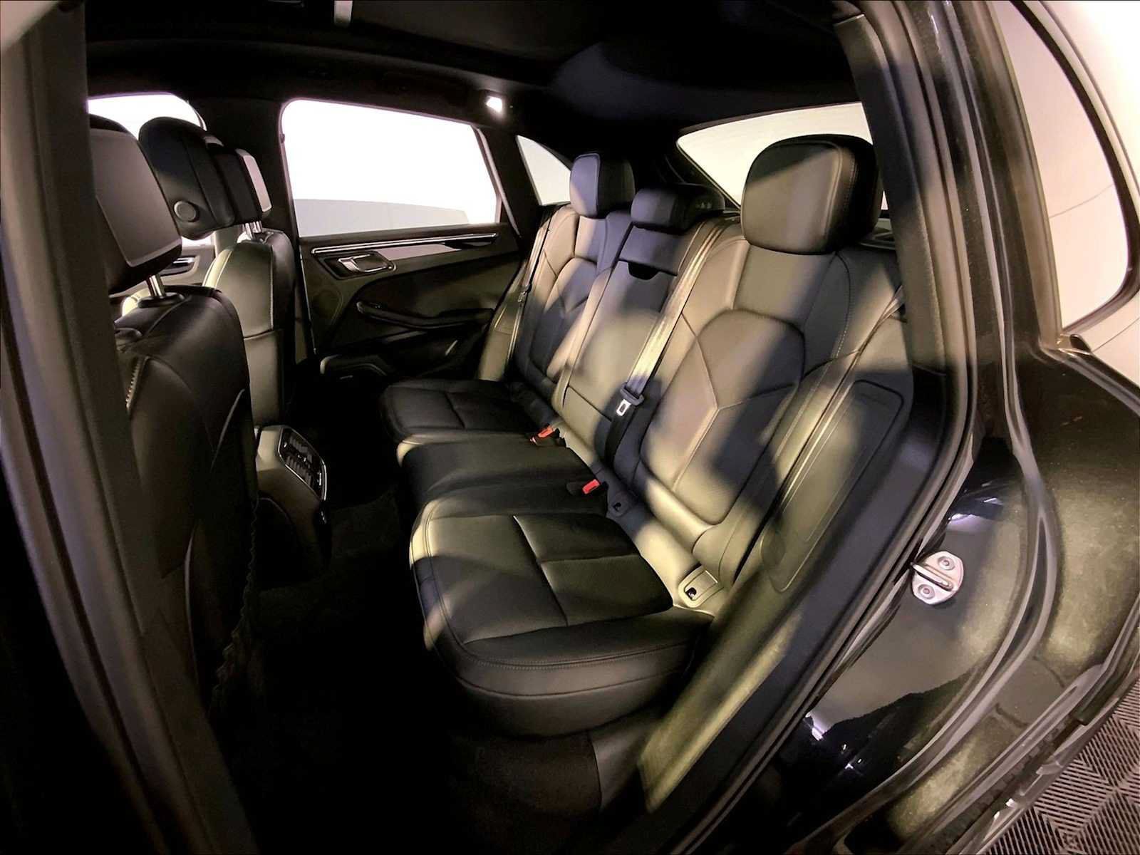 Certified 2024 Porsche Macan AWD/4WD image 24