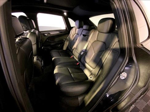 Certified 2024 Porsche Macan AWD/4WD image 24