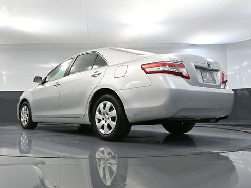 Used 2011 Toyota Camry LE image 43