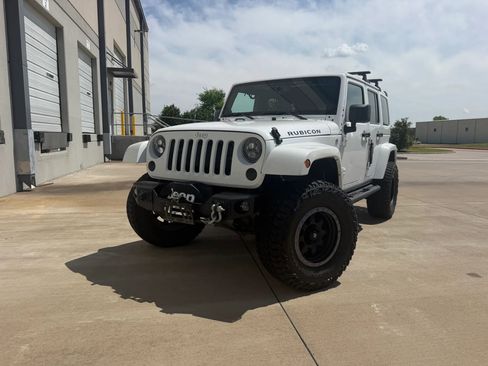 Used 2013 Jeep Wrangler Unlimited Rubicon w/ Connectivity Group image 9