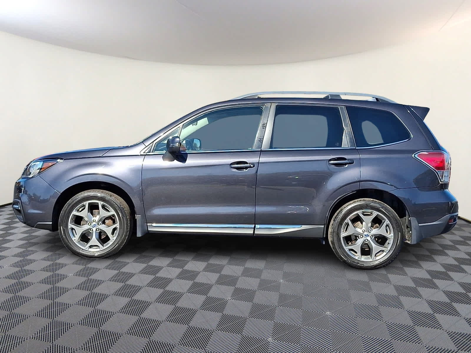 Used 2017 Subaru Forester 2.5i Touring AWD/4WD image 8