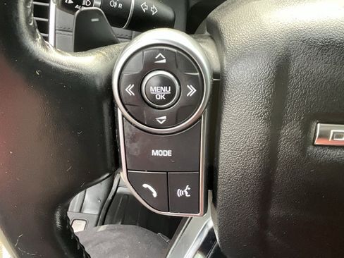 Used 2018 Land Rover Discovery HSE image 14