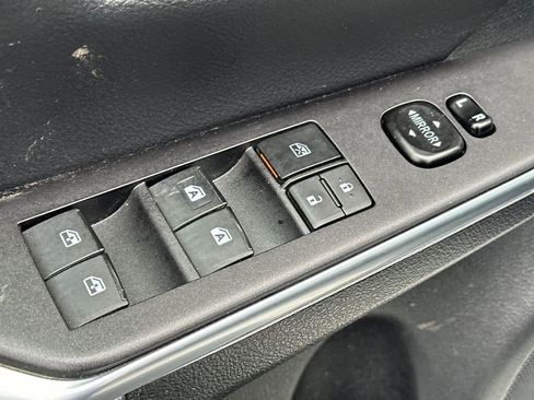 Used 2017 Toyota Camry SE image 13