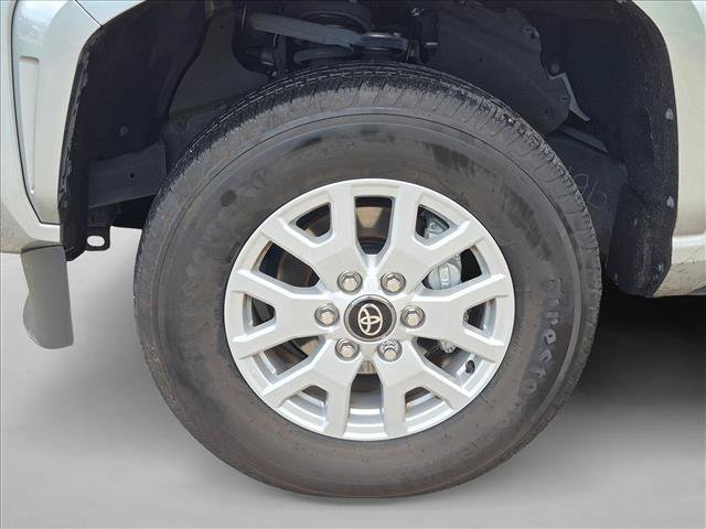 Used 2025 Toyota Tacoma SR5 AWD/4WD image 20
