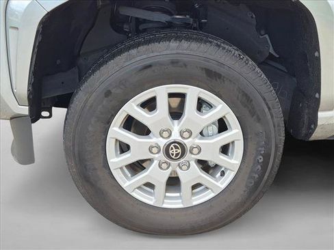 Used 2025 Toyota Tacoma SR5 AWD/4WD image 20