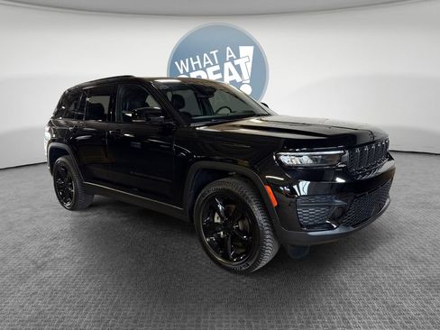 Used 2023 Jeep Grand Cherokee Altitude AWD/4WD image 1