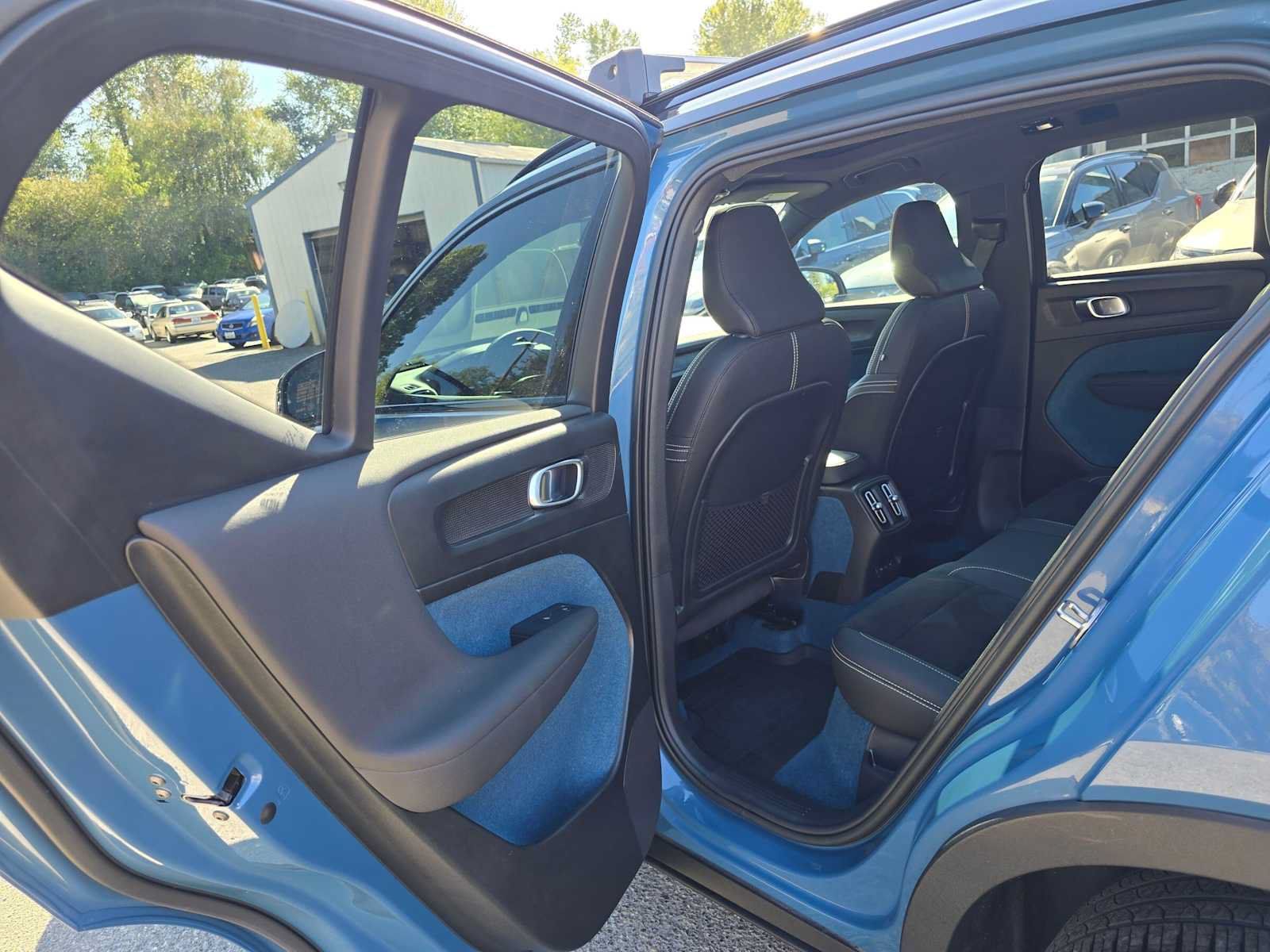 Used 2023 Volvo XC40 Recharge Plus w/ Protection Package Premier AWD/4WD image 17