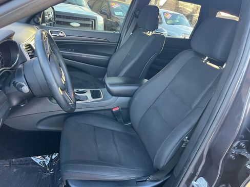 Used 2017 Jeep Grand Cherokee Laredo w/ Quick Order Package 23E image 12