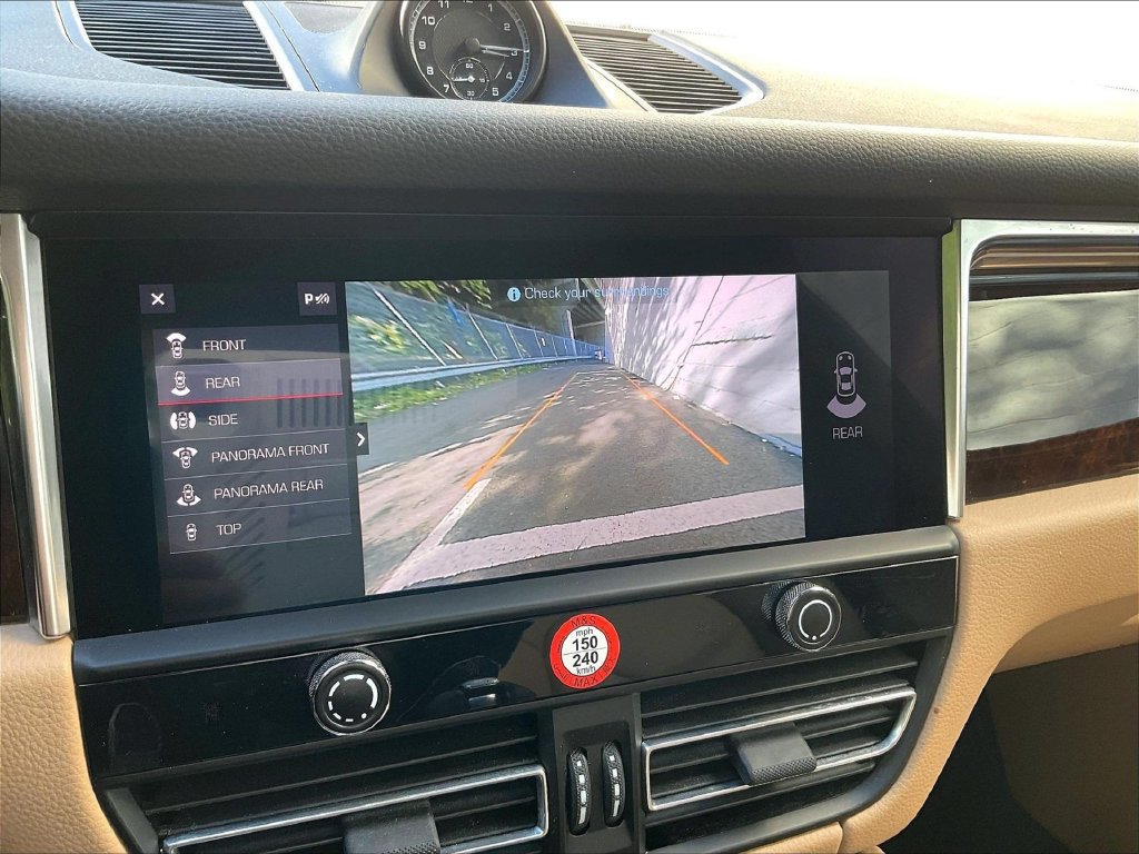 Certified 2022 Porsche Macan AWD/4WD image 26