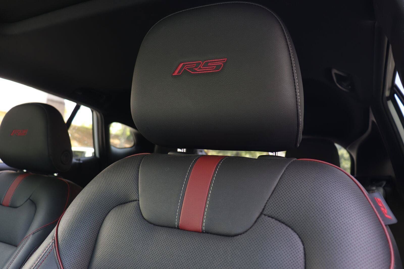 Used 2024 Chevrolet Trax RS w/ Sunroof Package FWD image 11