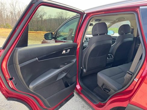Used 2017 Kia Sorento LX image 10