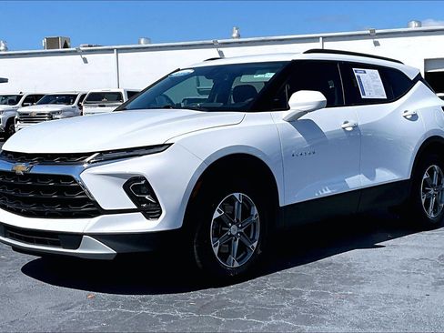 Certified 2024 Chevrolet Blazer LT w/ Convenience Package FWD image 2