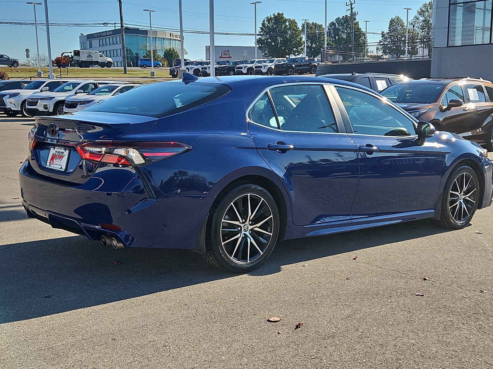 Used 2024 Toyota Camry SE w/ Cold Weather Package FWD image 4