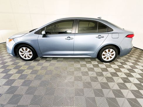 Used 2021 Toyota Corolla LE FWD image 6