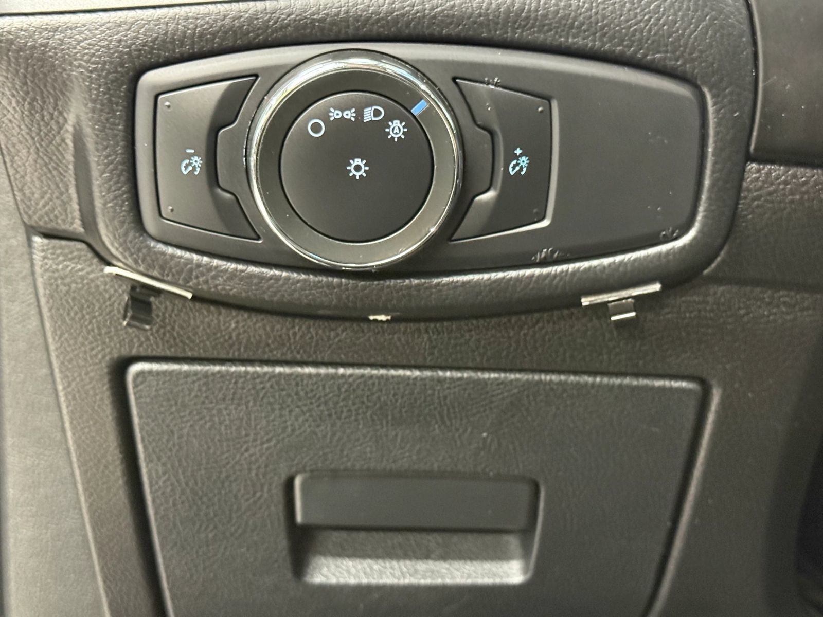 Used 2016 Ford Edge SE FWD image 26