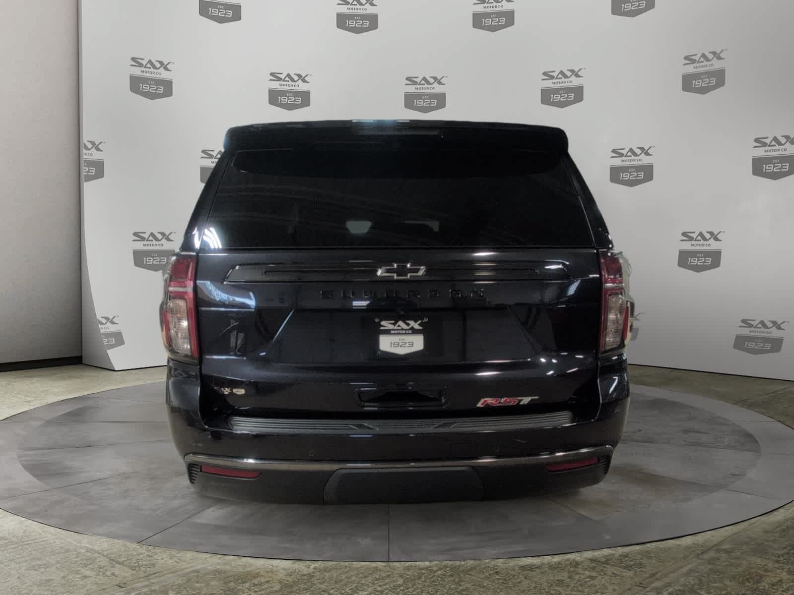 Used 2022 Chevrolet Suburban RST w/ Luxury Package AWD/4WD image 4