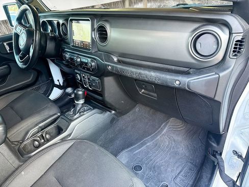 Used 2023 Jeep Wrangler Unlimited w/ Cold Weather Group image 34