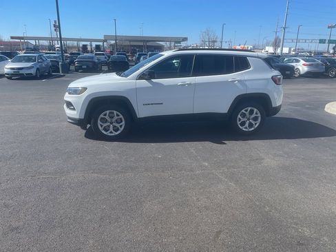 Used 2025 Jeep Compass Latitude AWD/4WD image 3