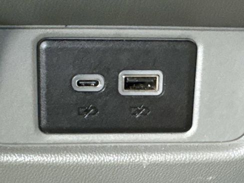 Used 2025 Cadillac XT6 Premium Luxury image 17