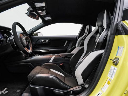 Used 2021 Ford Mustang Shelby GT500 w/ Carbon Fiber Track Pack image 35