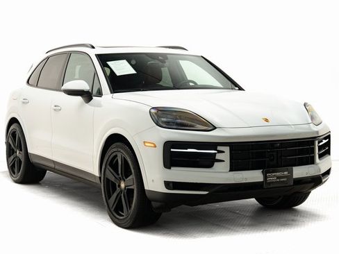 Used 2025 Porsche Cayenne image 33