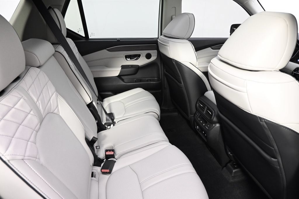 Used 2026 Honda Pilot Elite image 18