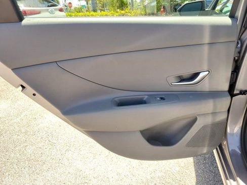 Used 2026 Hyundai Elantra SE image 9