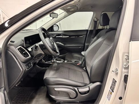 Used 2025 Kia Seltos S FWD image 16
