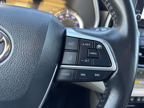 Used 2023 Toyota Highlander XLE image 31