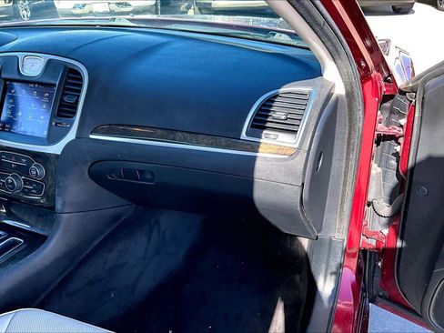 Used 2019 Chrysler 300 Limited image 17