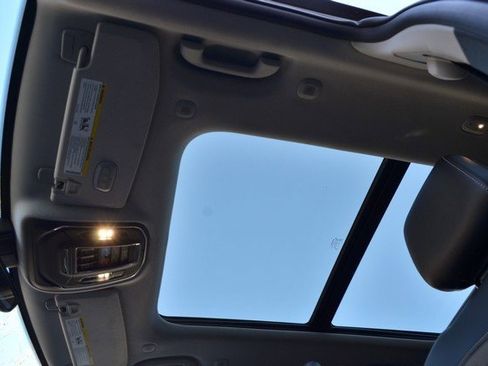 Used 2023 Jeep Grand Cherokee Altitude image 36