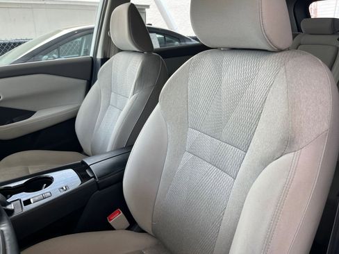 Used 2025 Nissan Rogue SV image 37