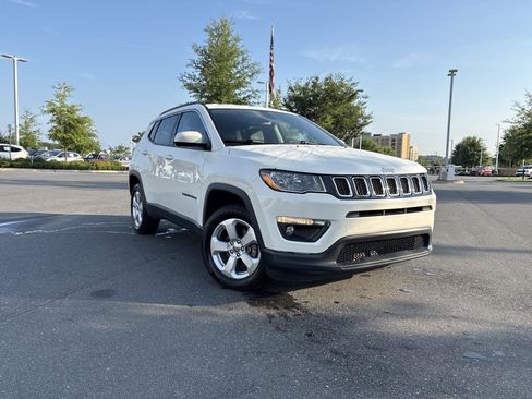 Used 2020 Jeep Compass Latitude AWD/4WD image 2