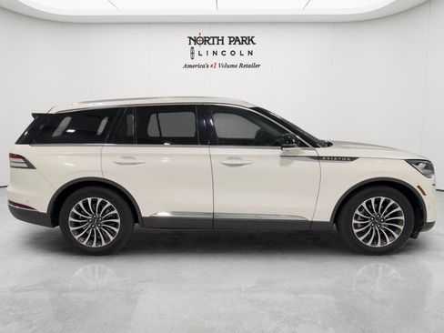 Used 2023 Lincoln Aviator Reserve w/ Class IV Trailer Tow Package RWD image 6