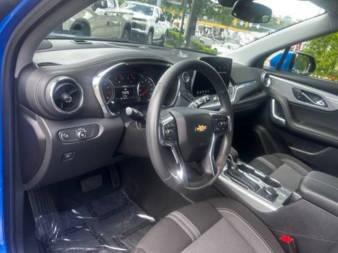 Used 2025 Chevrolet Blazer LT FWD image 9