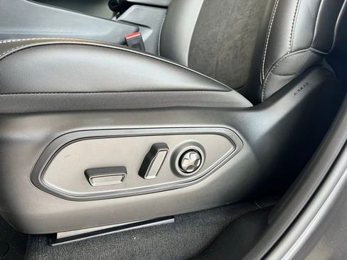 New 2025 Jeep Grand Cherokee Altitude image 13