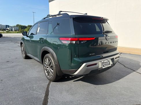 Used 2022 Nissan Pathfinder SL w/ SL Premium Package FWD image 4