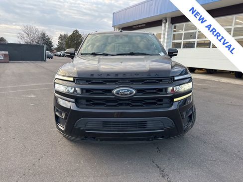 Used 2022 Ford Expedition Max Limited image 2