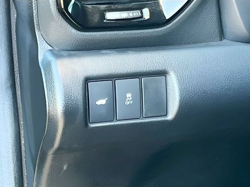 Used 2025 Honda Pilot EX-L image 10