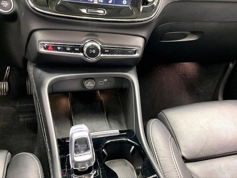 Used 2023 Volvo XC40 B5 Ultimate w/ Climate Package image 24