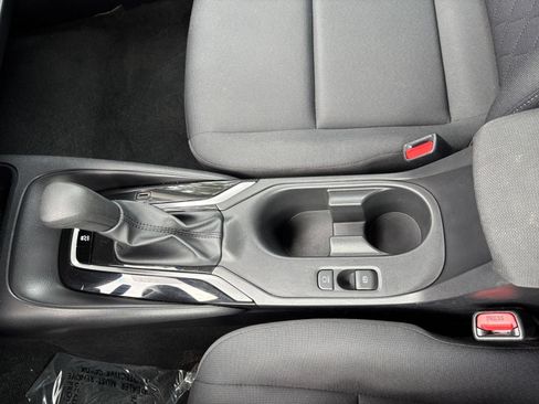 Used 2025 Toyota Corolla LE FWD image 34
