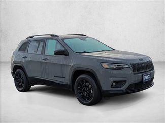 Used 2023 Jeep Cherokee Altitude Lux video 3