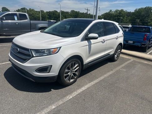 Used 2018 Ford Edge Titanium w/ Equipment Group 301A FWD image 3