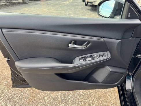 Used 2025 Nissan Sentra SV FWD image 9