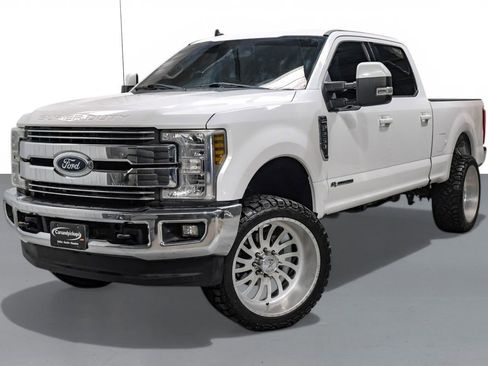 Used 2019 Ford F250 Lariat w/ Lariat Value Package image 4