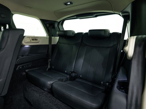 Used 2023 Land Rover Range Rover Long Wheelbase SE image 19